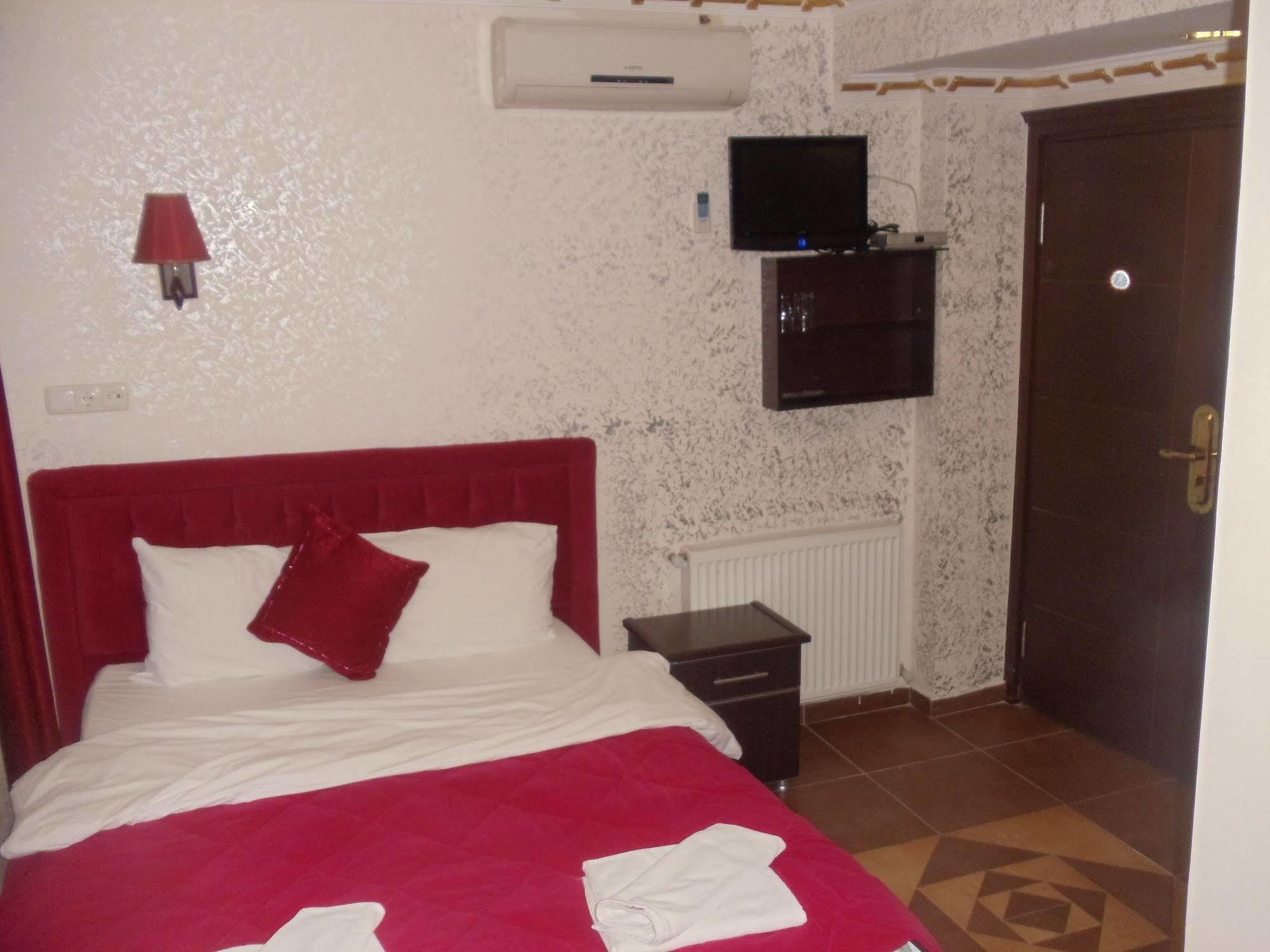 Ares Hotel Istanboel Buitenkant foto